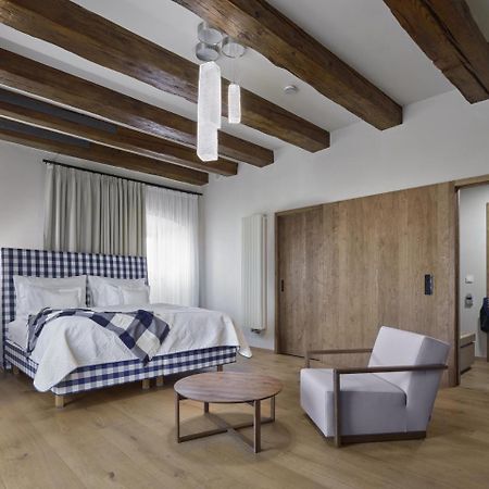 Lotrinsky Hotel Velke Pavlovice Bagian luar foto