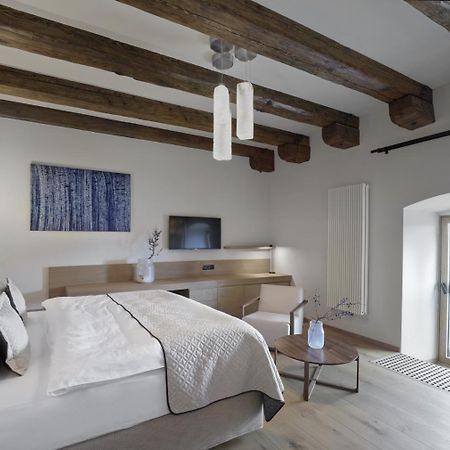 Lotrinsky Hotel Velke Pavlovice Bagian luar foto