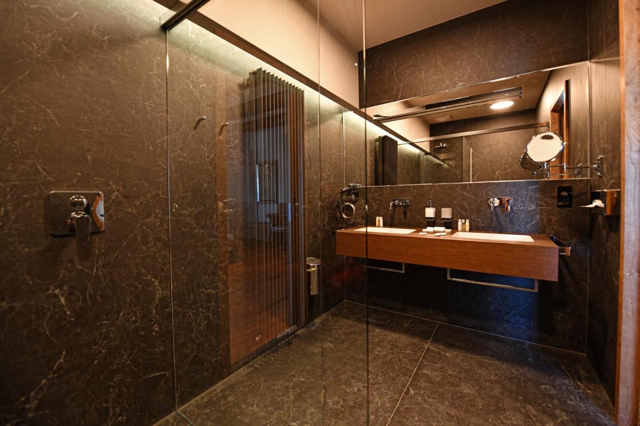 Lotrinsky Hotel Velke Pavlovice Bagian luar foto