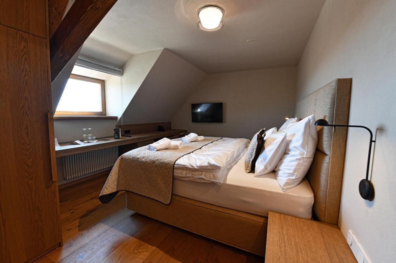 Lotrinsky Hotel Velke Pavlovice Bagian luar foto