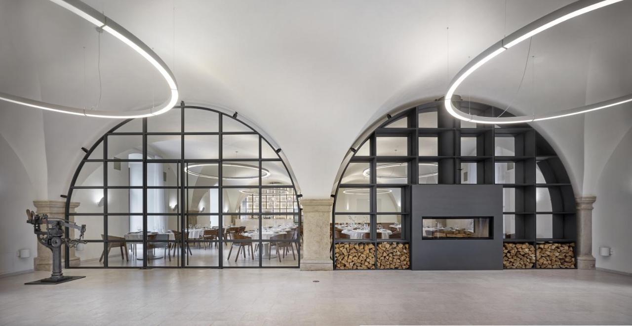 Lotrinsky Hotel Velke Pavlovice Bagian luar foto