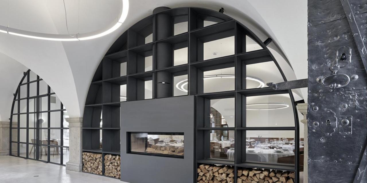 Lotrinsky Hotel Velke Pavlovice Bagian luar foto