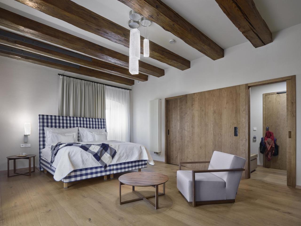 Lotrinsky Hotel Velke Pavlovice Bagian luar foto