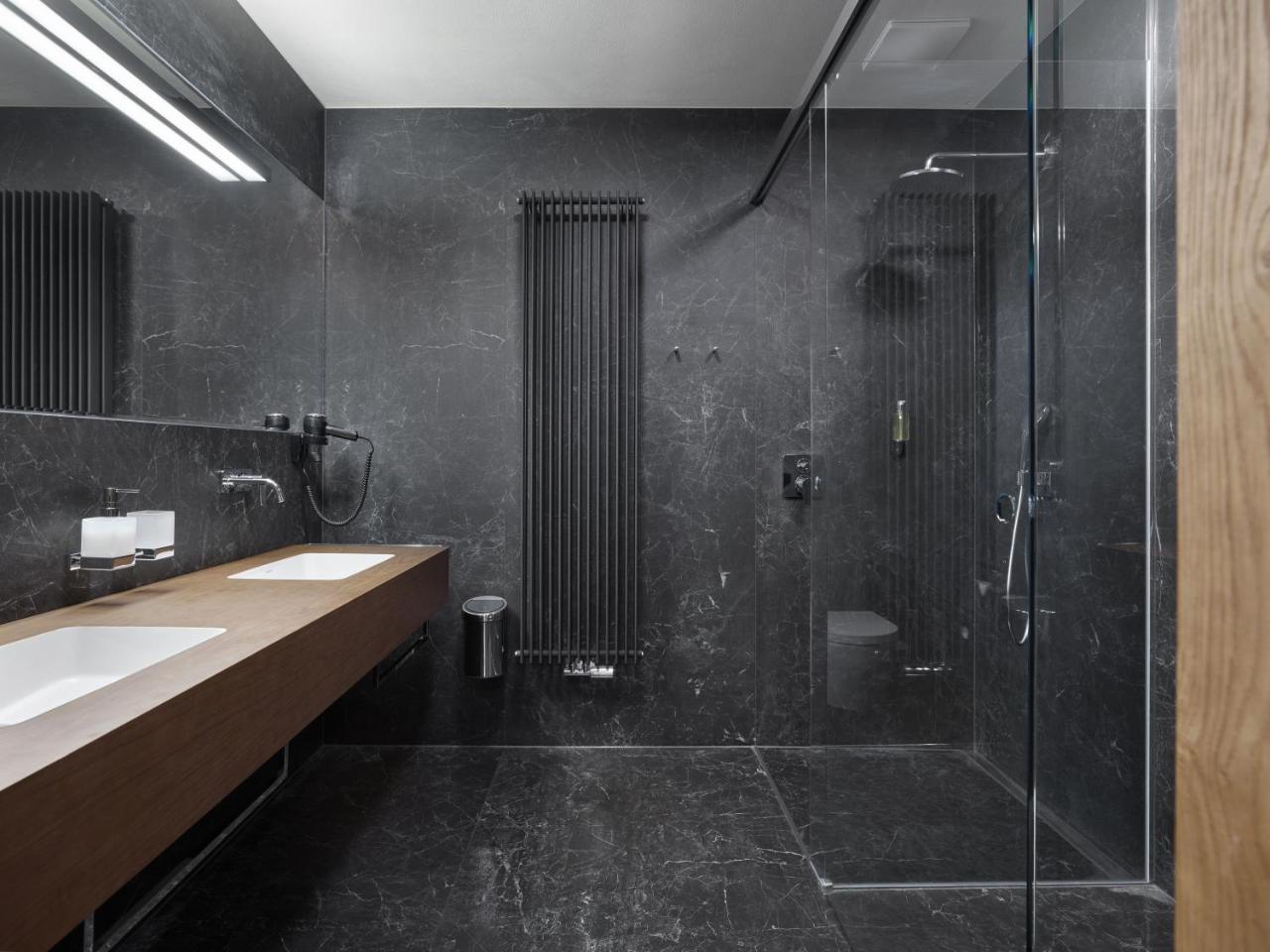 Lotrinsky Hotel Velke Pavlovice Bagian luar foto