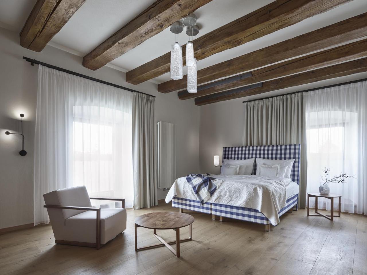 Lotrinsky Hotel Velke Pavlovice Bagian luar foto