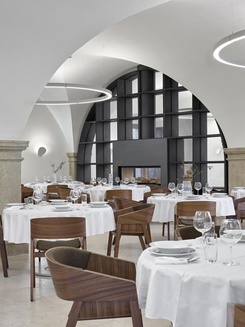 Lotrinsky Hotel Velke Pavlovice Bagian luar foto