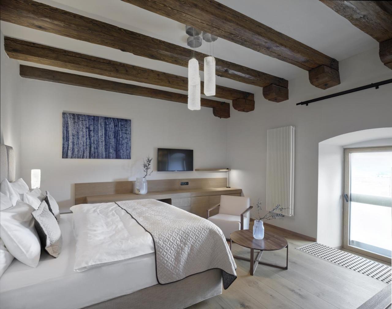 Lotrinsky Hotel Velke Pavlovice Bagian luar foto