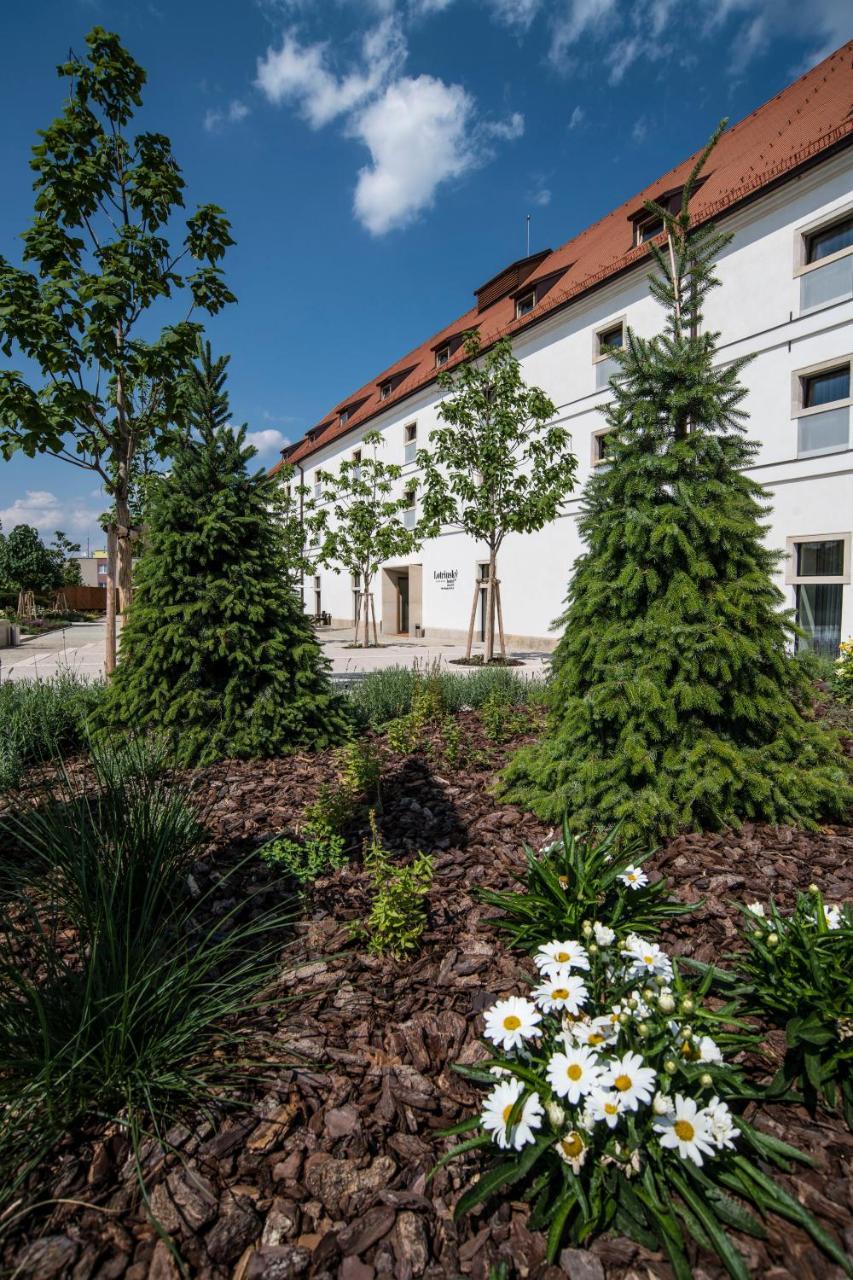 Lotrinsky Hotel Velke Pavlovice Bagian luar foto