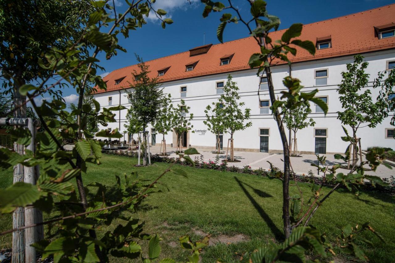Lotrinsky Hotel Velke Pavlovice Bagian luar foto