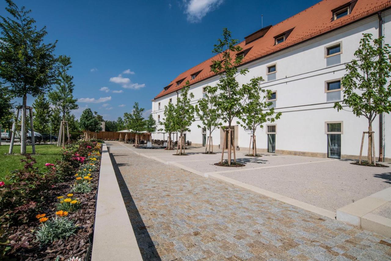 Lotrinsky Hotel Velke Pavlovice Bagian luar foto